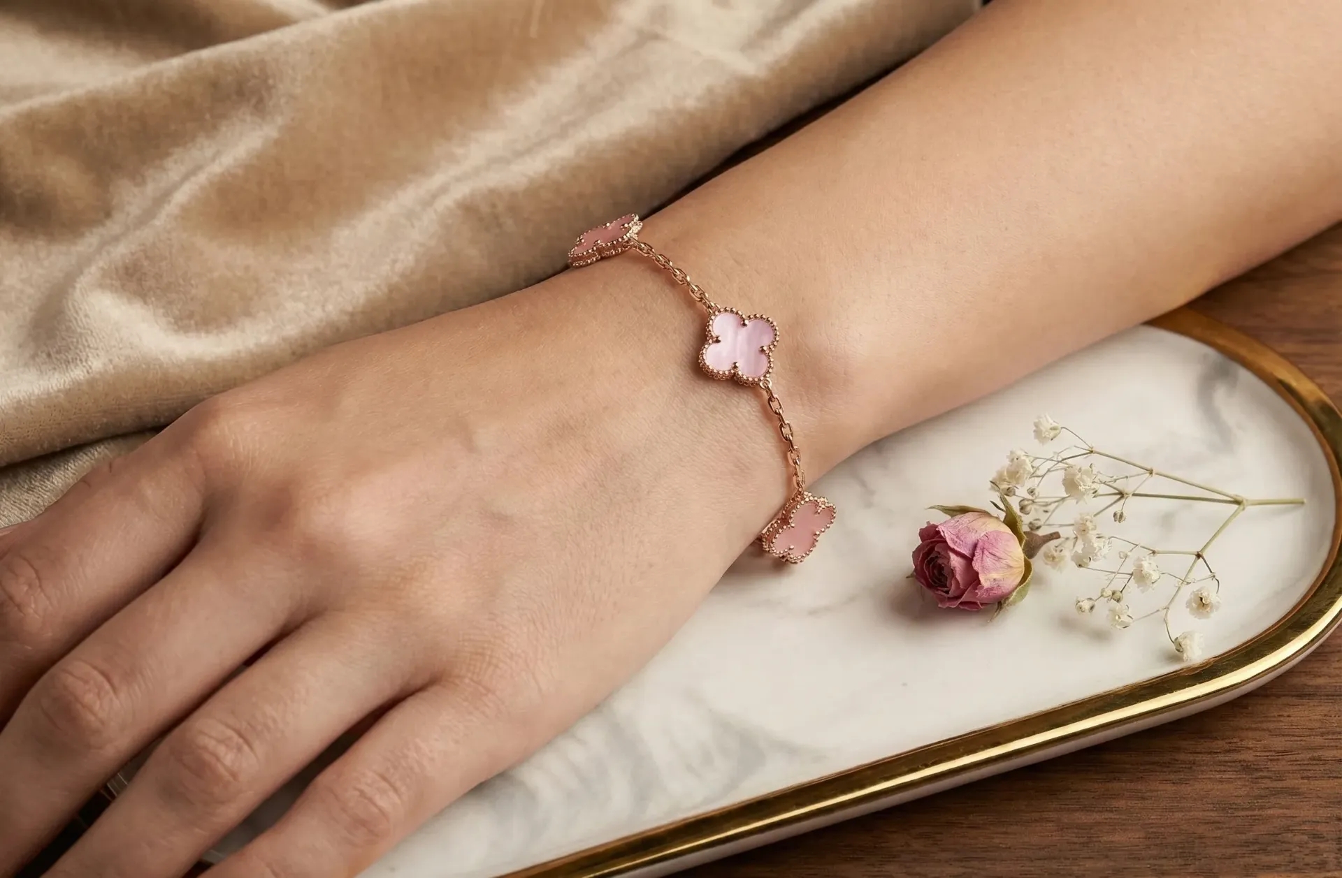 [PBG-014] The Luxe Petal Line Bracelet (Pink)