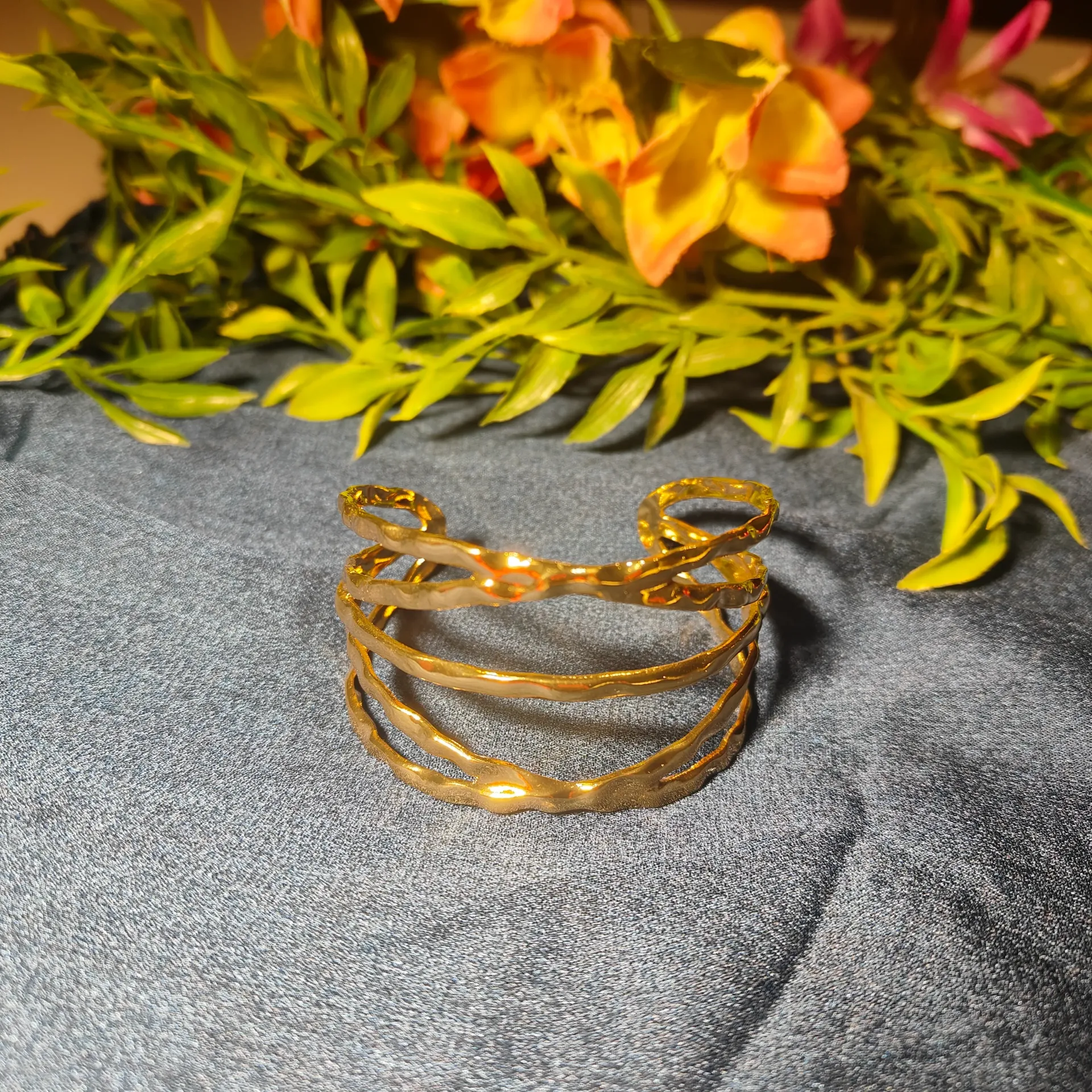 [PBG033] Golden Hammered Tier Cuff