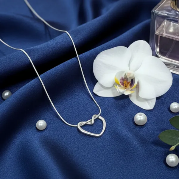 [PNG049] The Kyraa Silver Flowing Love Pendant