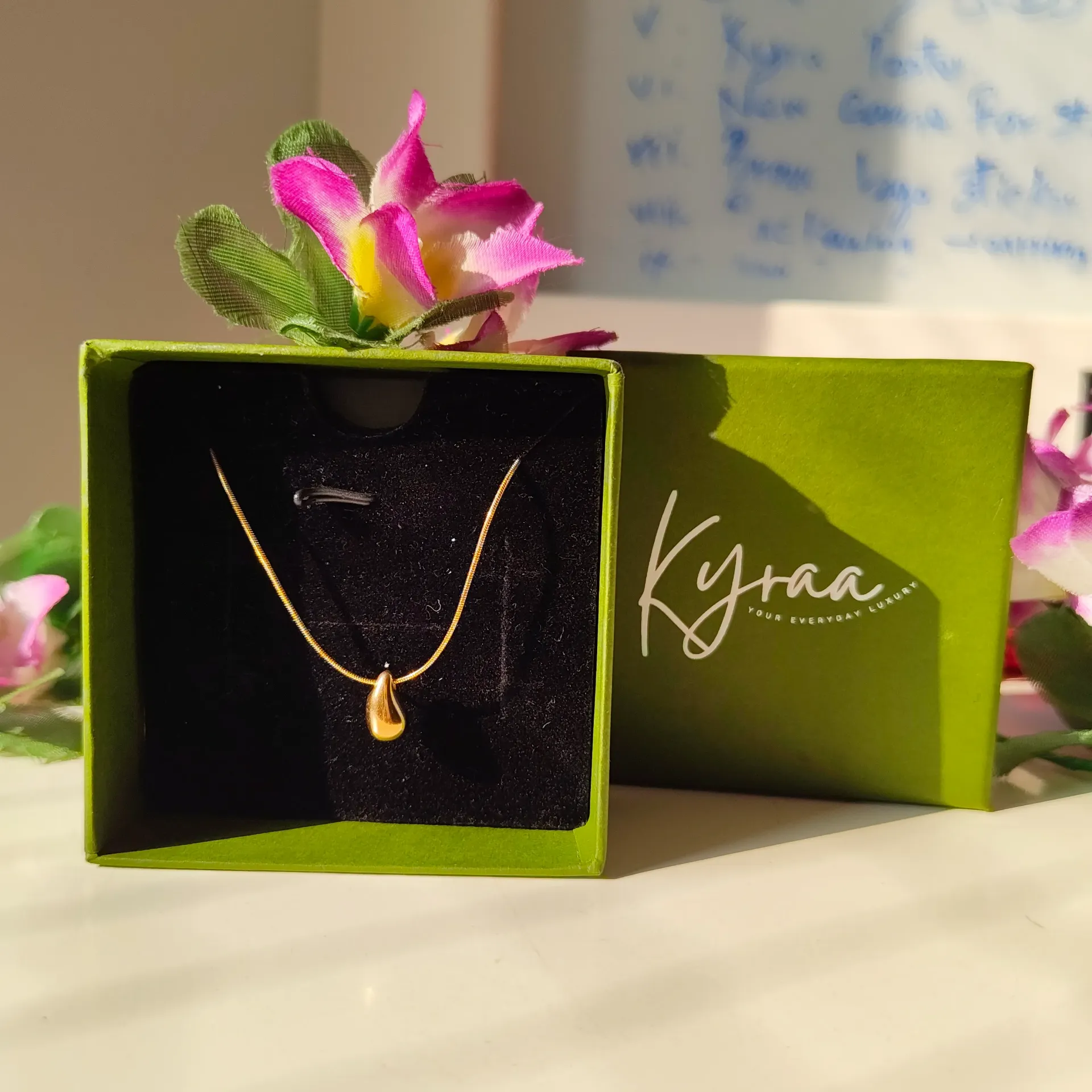 Liquid Aurelia Pendant