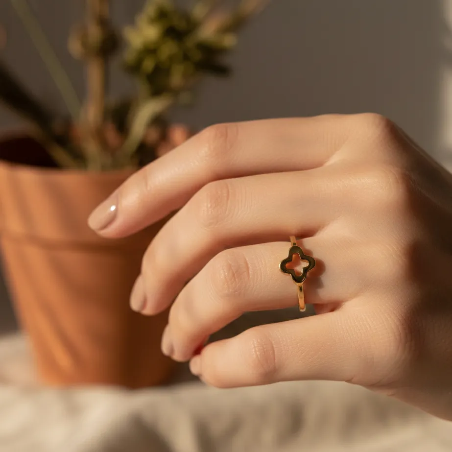 [PRG059] Gilded Clover Silhouette Ring