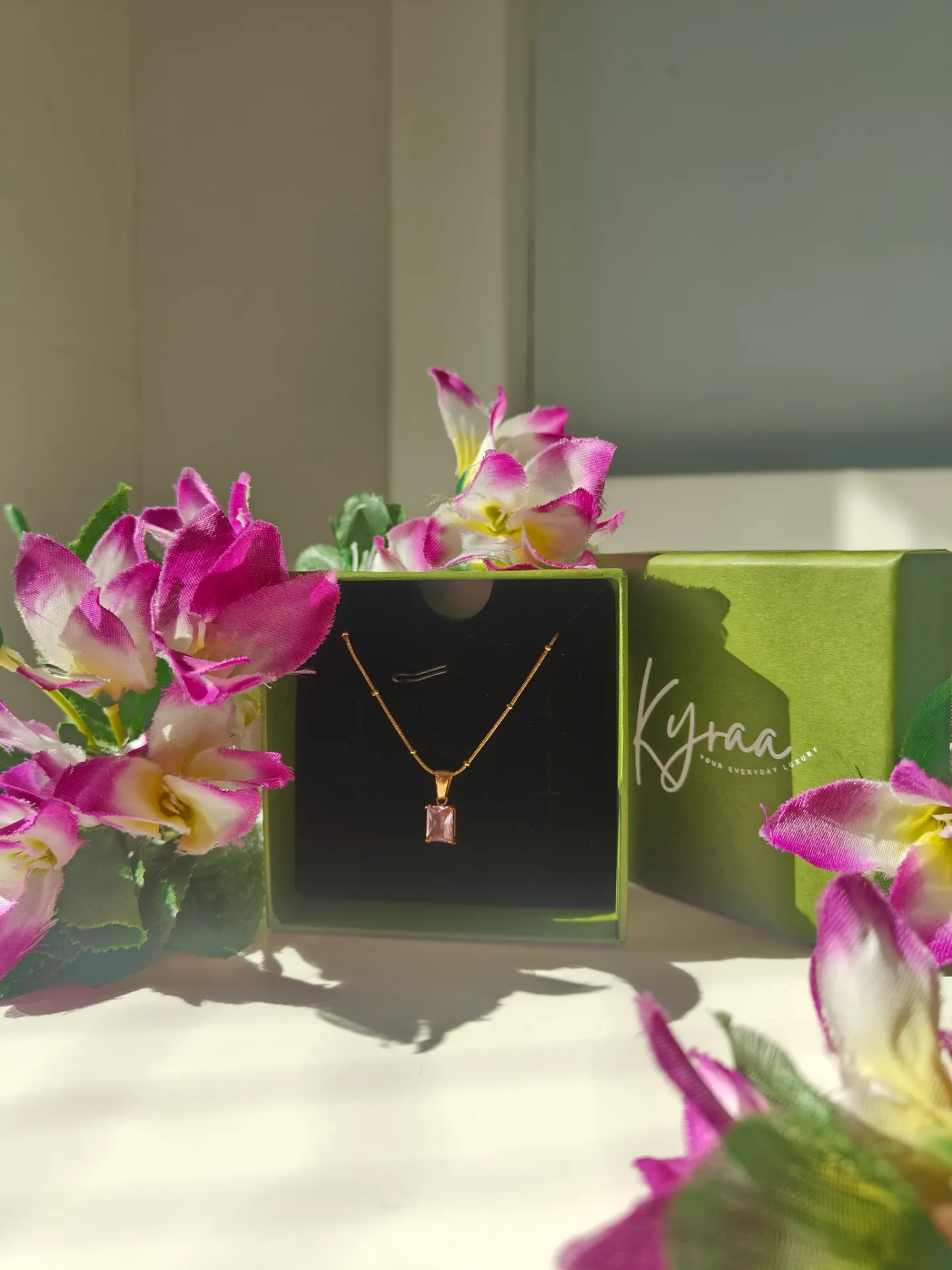 [PNG068] The Rose Radiance Pendant