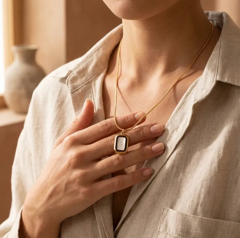 [PNG076] The Elara Pendant