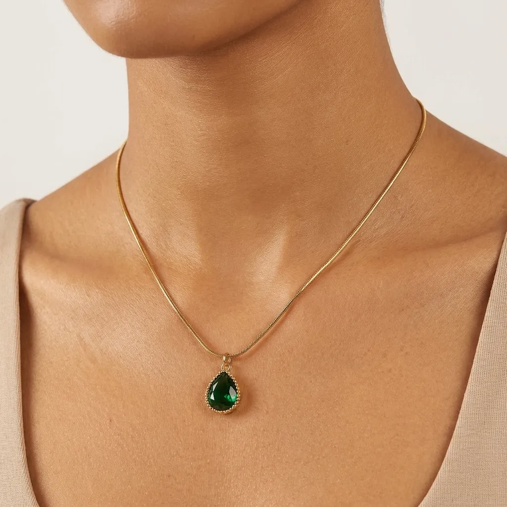 [PNG079] The Emerald Teardrop Pendant