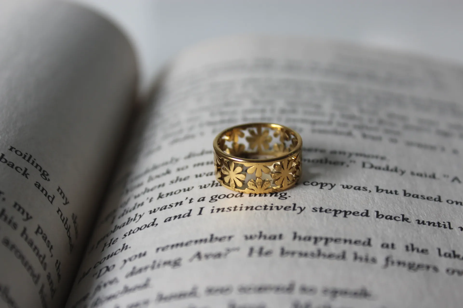 The Horizon Radiant Floral Ring