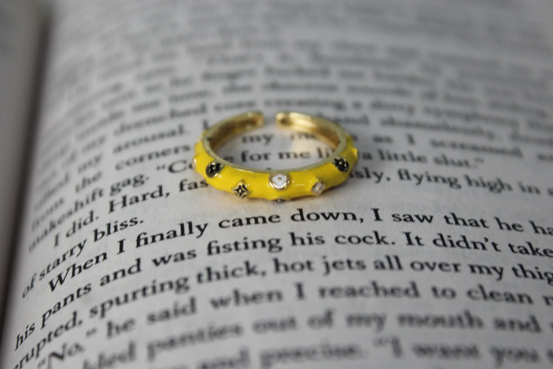 The Horizon Citrus Petal Ring