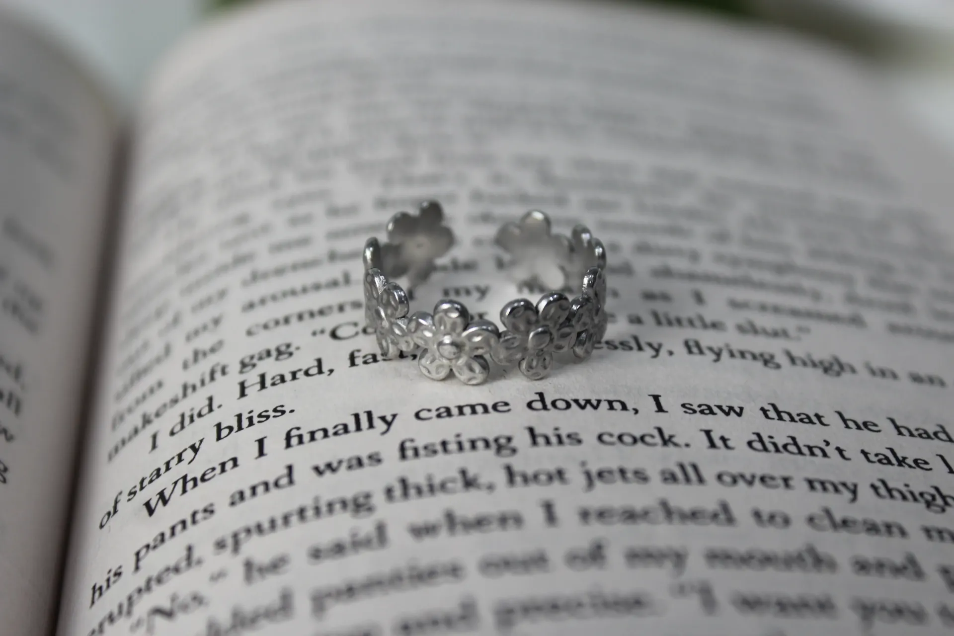 The Luxe Silver Petal Band