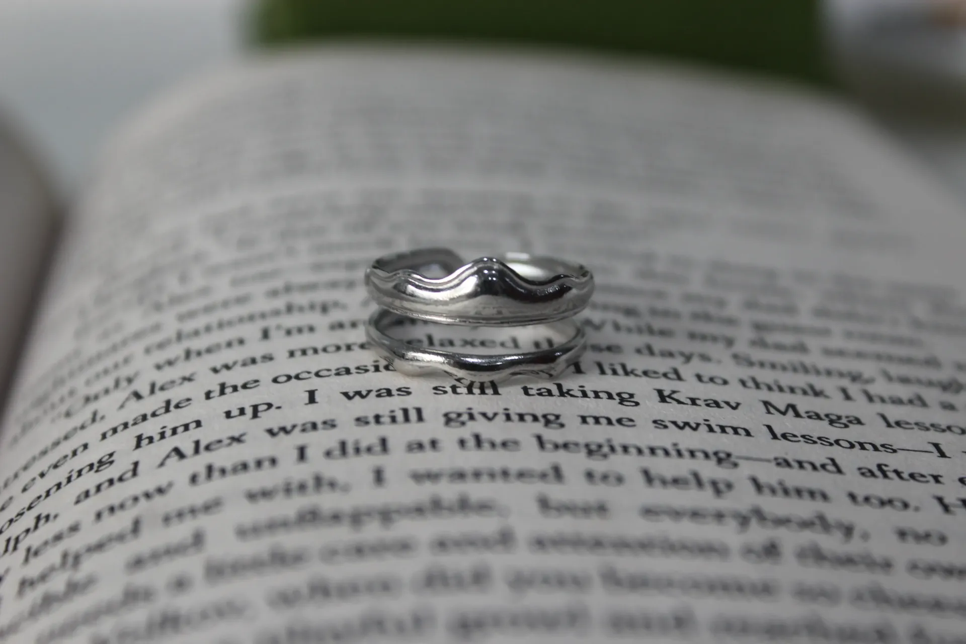 The Horizon Radiant Tiara Ring