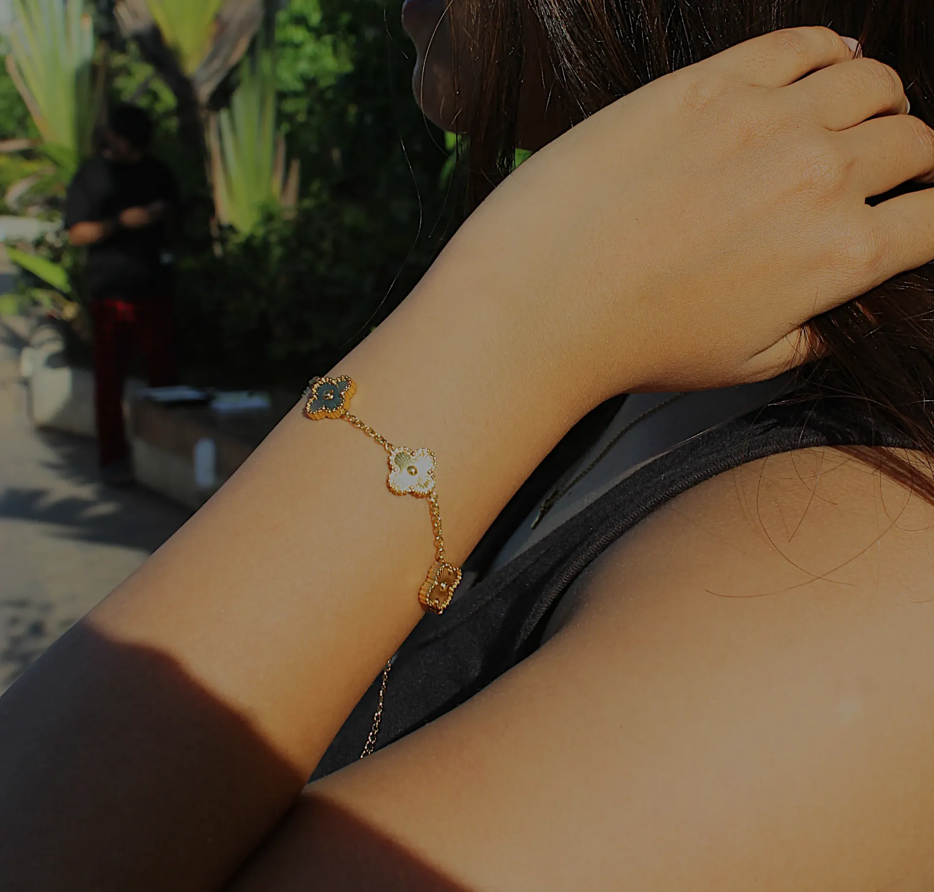 The Luxe Petal Line Bracelet (Gold)