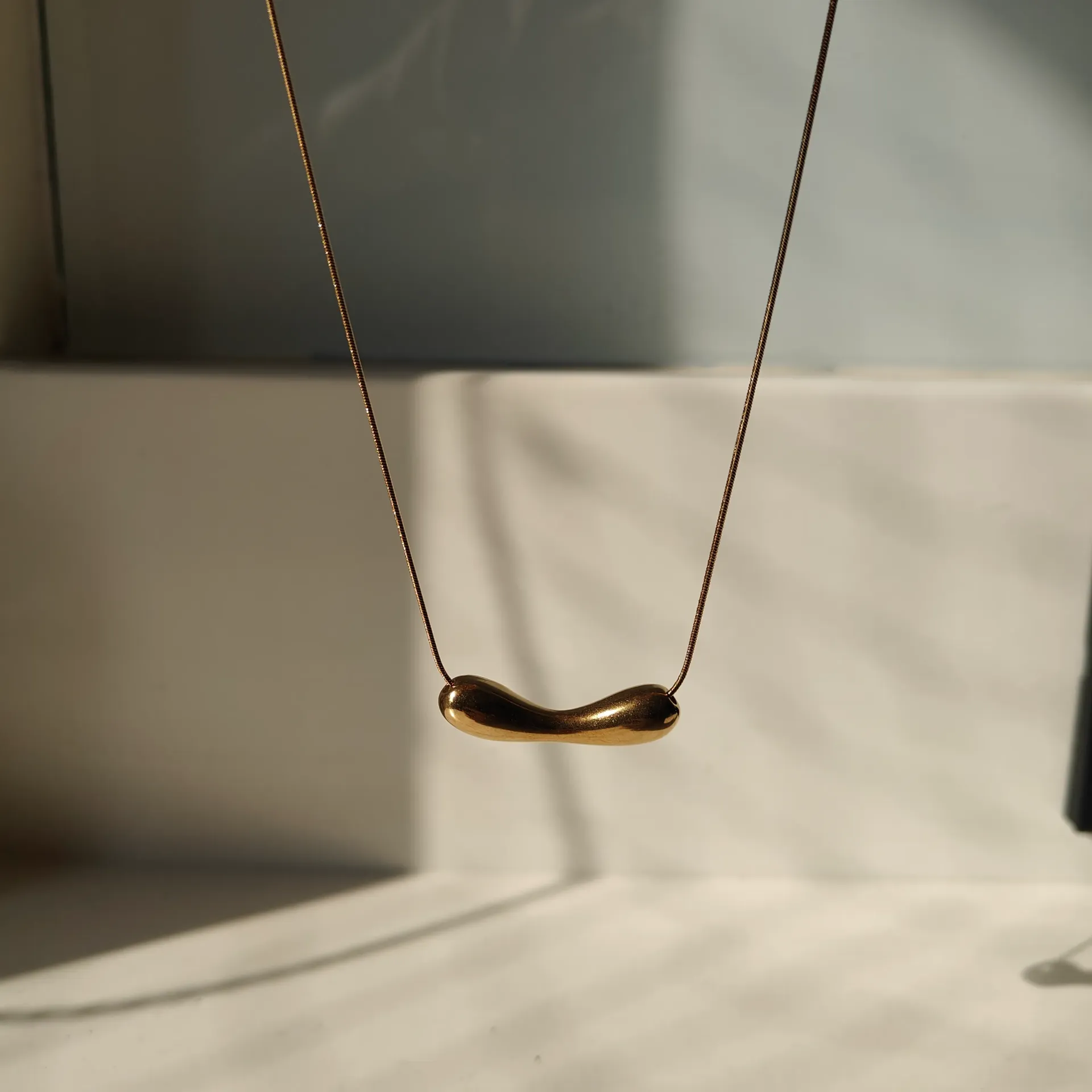 Golden Curved Bean Pendant Necklace