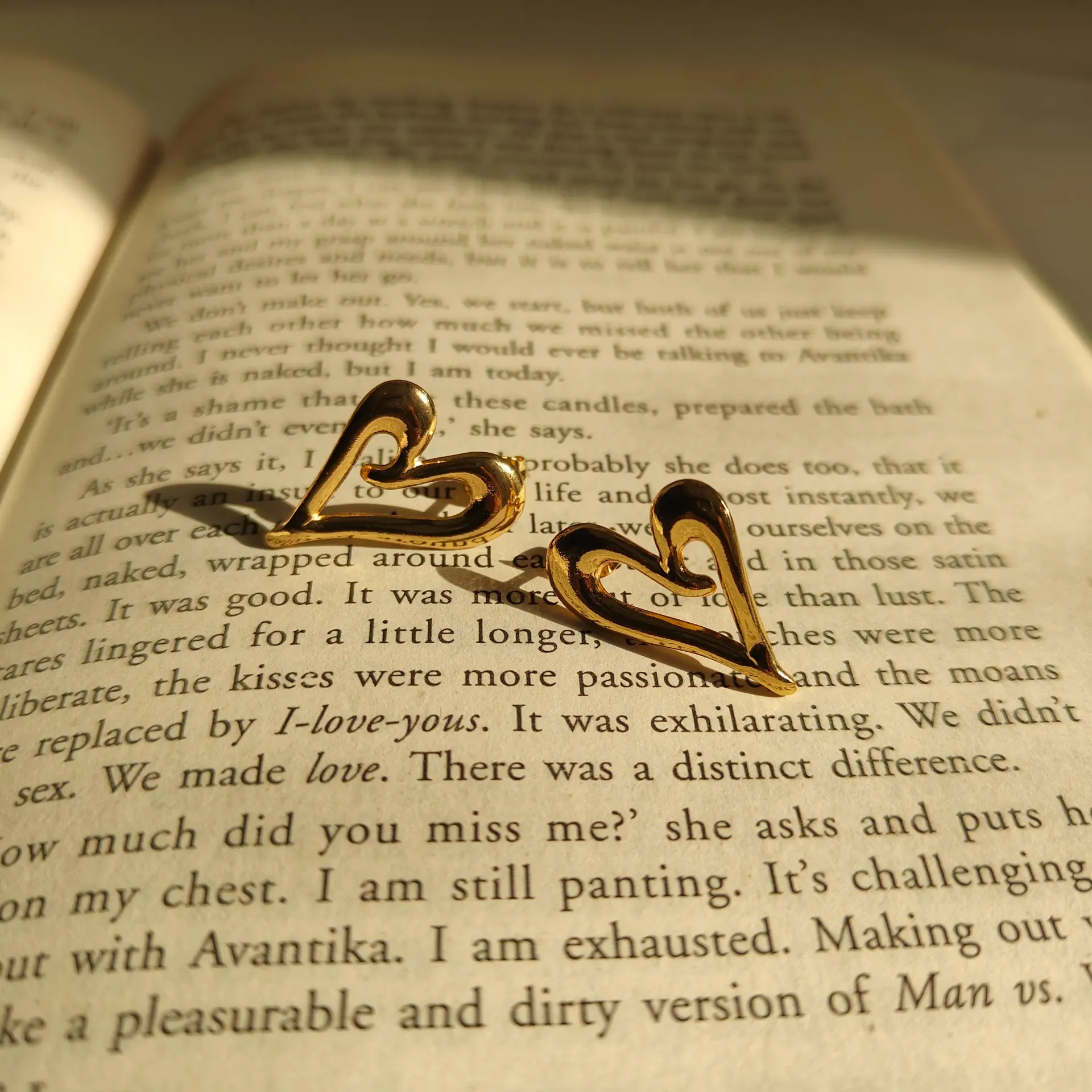 Golden Outline Hearts